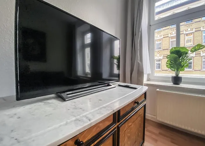 Stilvolle 2 Zimmer Wohnung Mit Kueche, Tv, Waschmaschine