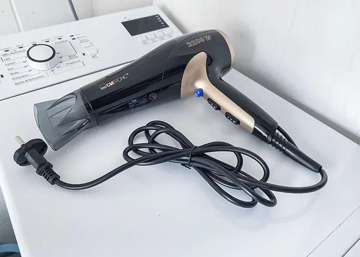 Stilvolle 2 Zimmer Wohnung Mit Kueche, Tv, Waschmaschine